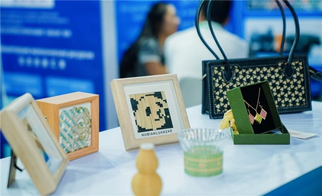 “蓉品出海”喀什專區正式啟幕 青羊優品薈萃中亞門戶，企業形象策劃新篇章